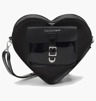 Рюкзак женский Dr. Martens Heart Shaped Hardware Kiev Leather Crossbody Backpack Black AC807033