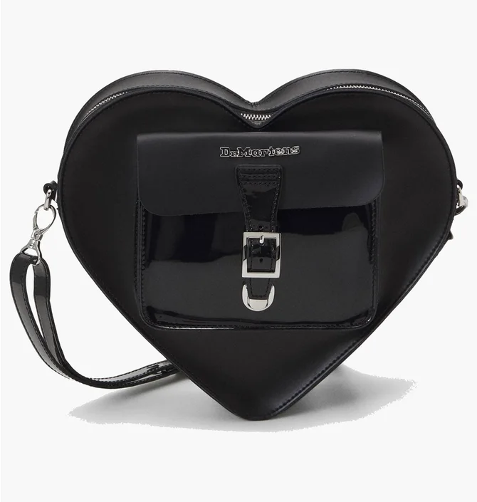 Рюкзак жіночий Dr. Martens Heart Shaped Hardware Kiev Leather Crossbody Backpack Black AC807033