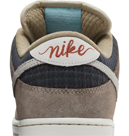 Кроссовки унисекс Nike Dunk Low Sb Brown FZ3129-200