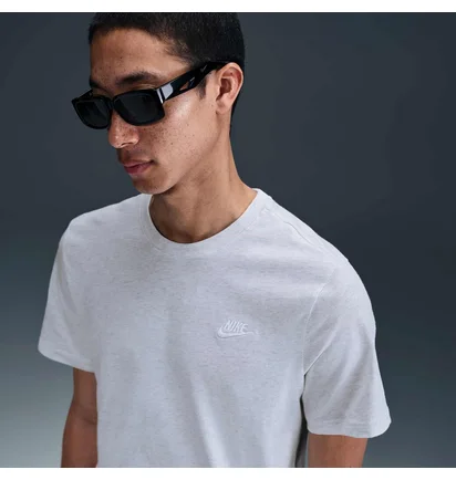 Футболка чоловіча Nike Sportswear Club T-Shirt White AR4997-051