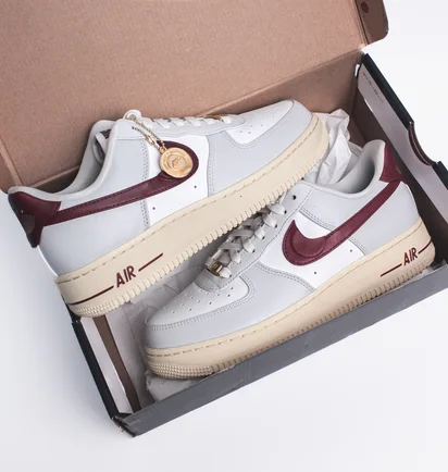 Кросівки жіночі Nike Wmns Air Force 1 07 Se Grey DV7584-001