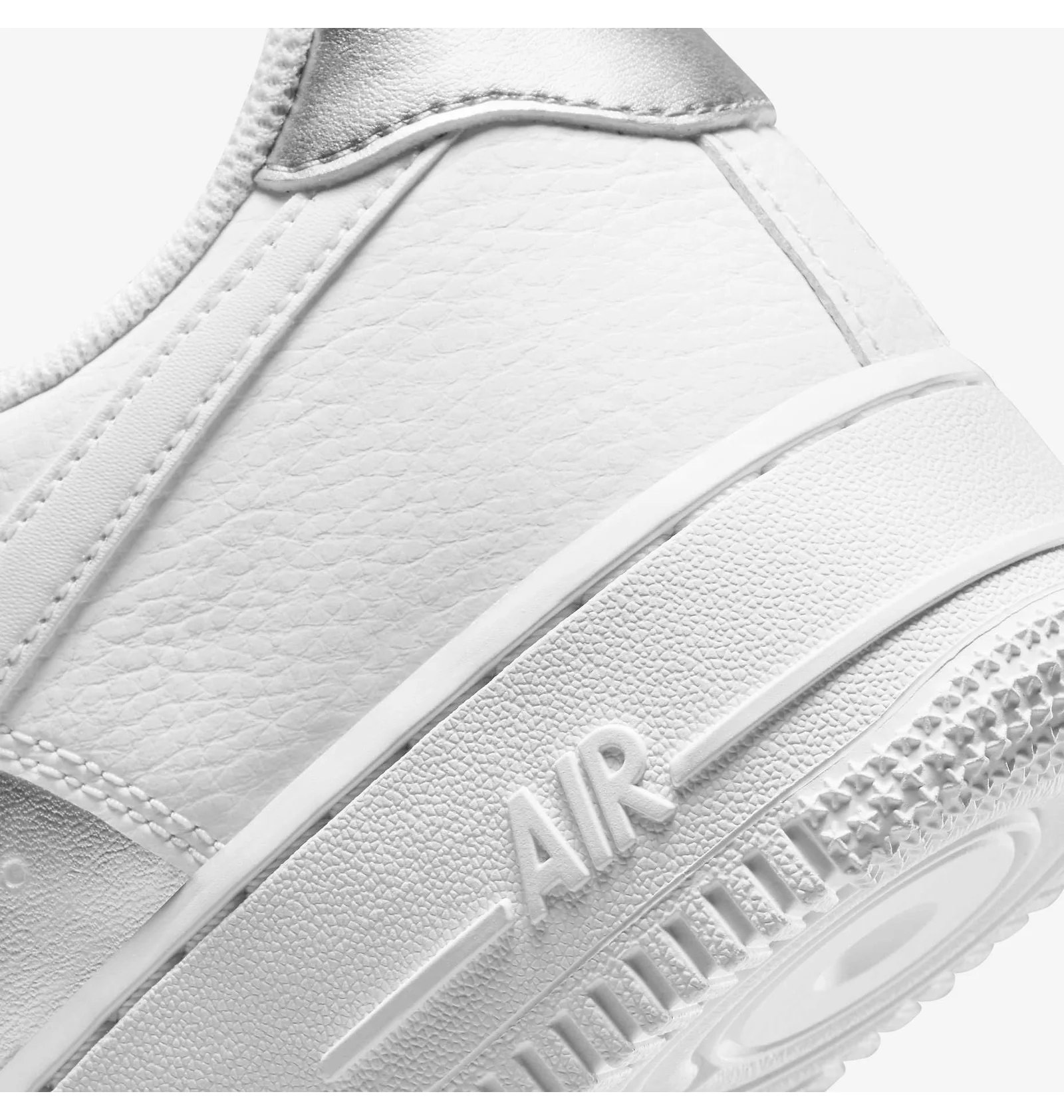 ᐉ Кросівки жіночі Nike Air Force 1 Low 07 White Metallic Silver