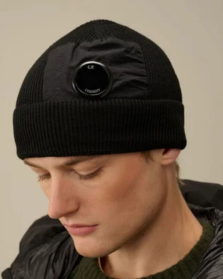 Шапка мужская CP Company Extrafine Merino Wool Lens Beanie Black 17CMAC297A-005509A-999