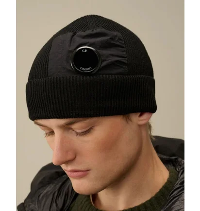 Шапка чоловіча C.P. Company Extrafine Merino Wool Lens Beanie Black 17CMAC297A-005509A-999