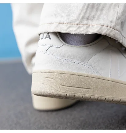 Кросівки жіночі Veja V-90 Leather Extra White VD2003380A