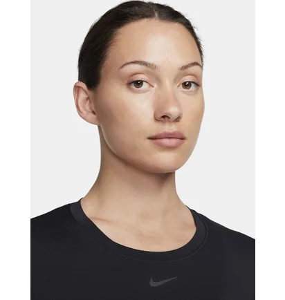 Футболка женская Nike Wone Classic Df Ss Top Black FN2798-010