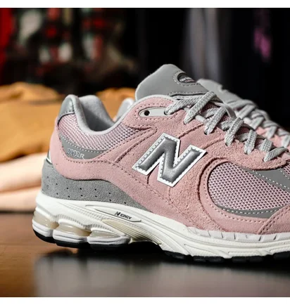Кроссовки унисекс New Balance 2002R Pink M2002RFC