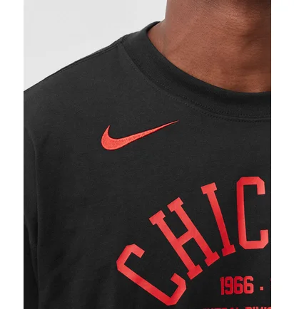Лонгслів чоловічий Nike Nba Chicago Bulls Courtside Black DA5891-010