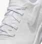 Кросівки жіночі Nike Invincible 3 Road Running Shoes White DR2660-103