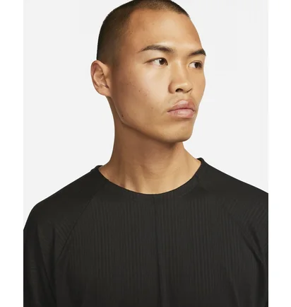 Лонгслів чоловічий Nike Dri-Fit Yoga Black FB7775-010