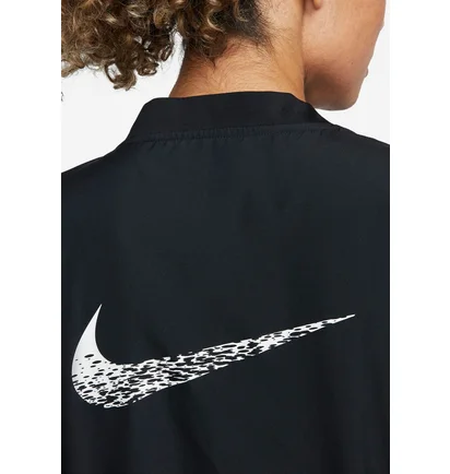 Вітровка жіноча Nike W Nk Swoosh Run Jacket Black Dm7775-010