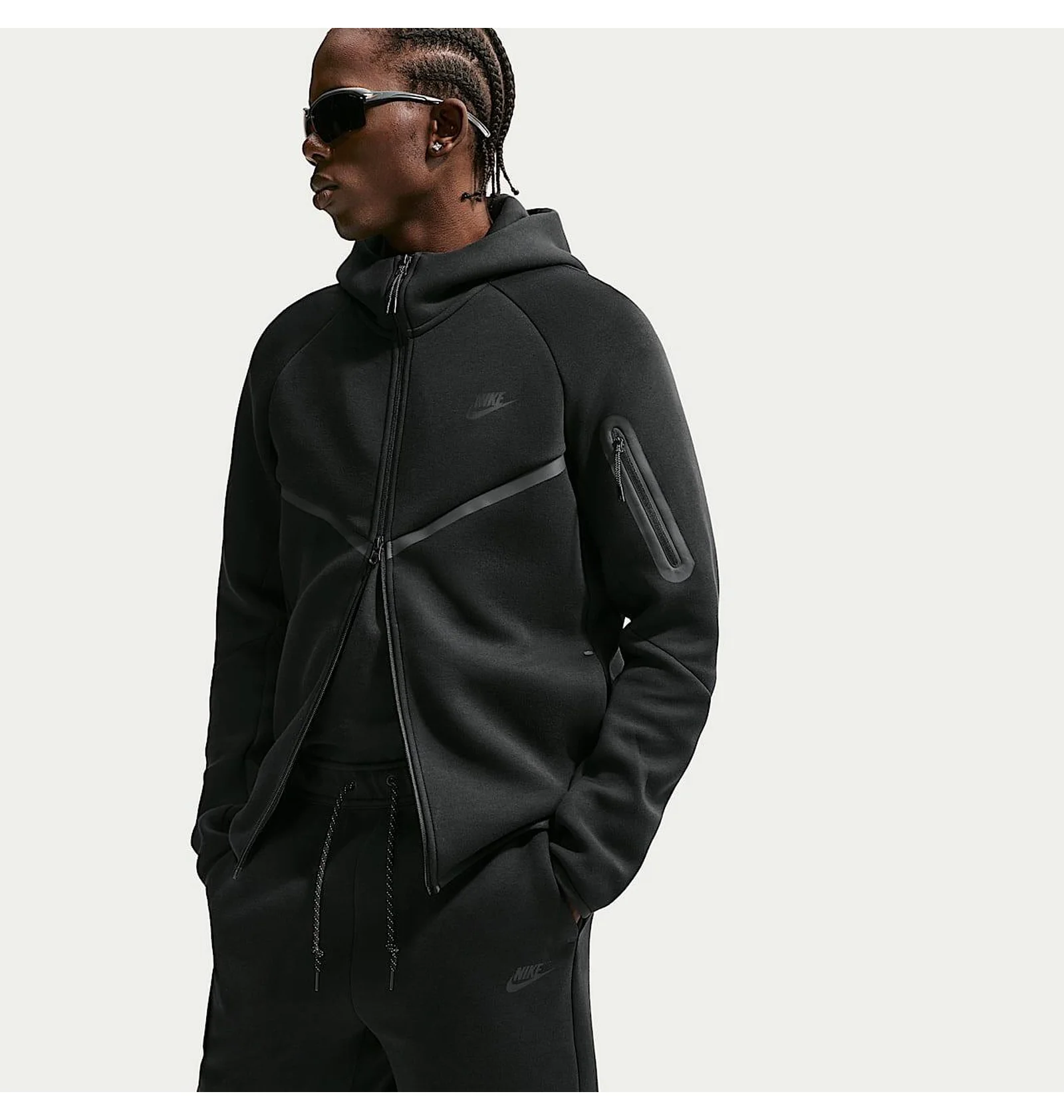ᐉ Шорти чоловічі Nike Sportswear Tech Black IM0693-010 - придбати