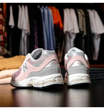 Кроссовки унисекс New Balance 2002R Pink M2002RFC