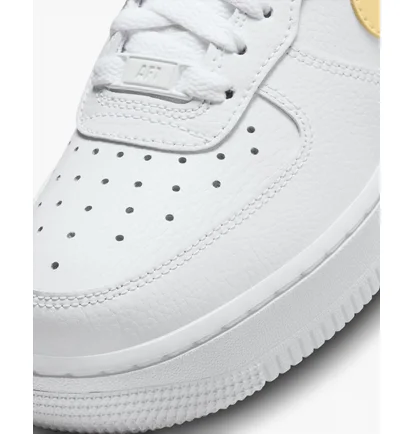 Кросівки жіночі Nike Air Force 1 07 White FQ2742-100
