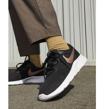 Кроссовки женские Nike Wmns Tanjun Black DJ6257-001