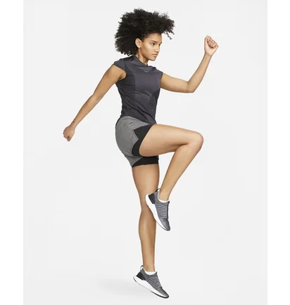 Футболка женская Nike Dri-Fit Run Division Black DX0199-015