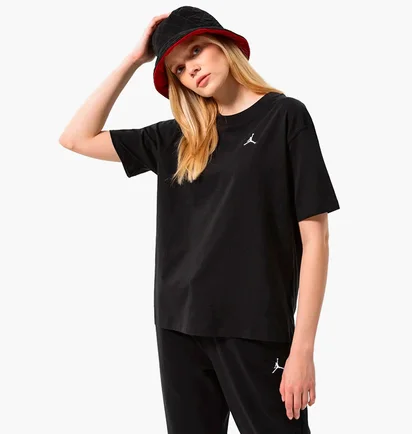 Футболка женская Air Jordan T-Shirt W J Essen Tee Core 22 Black DM5029-010