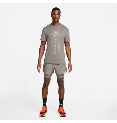 Футболка чоловіча Nike U Nk Df Tee Run Division Grey DM5387-289