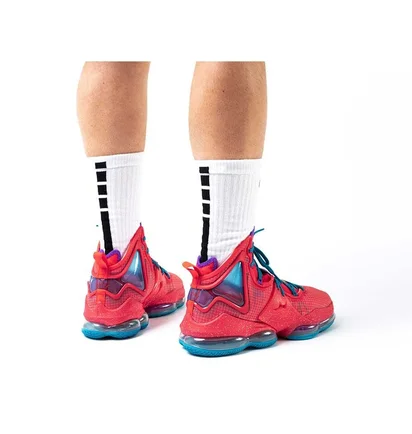 Кроссовки унисекс Nike Lebron Xix "Kings Crown" Red Cz0203-600
