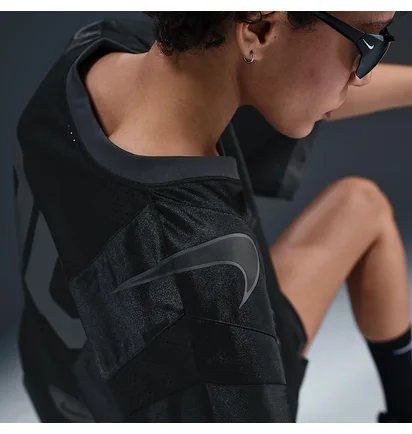 Футболка жіноча Nike Sportswear Street Black HJ0280-010
