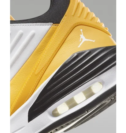 Кросівки чоловічі Air Jordan Max Aura 5 Shoes White/Orange DZ4353-701