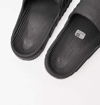 Тапочки унисекс Adidas Originals Adilette 22 Slide Sandals Grey HP6522