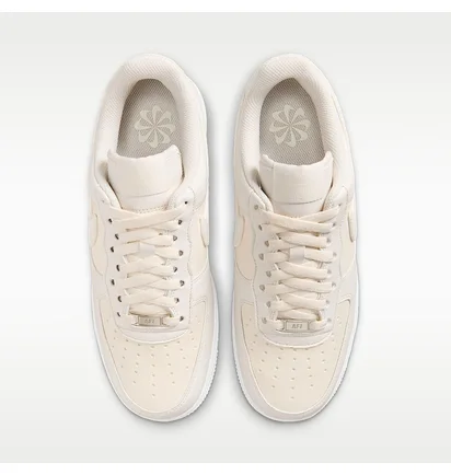 Кроссовки женские Nike Air Force 1 07 Next Nature WomenS Shoes Beige HQ3905-001