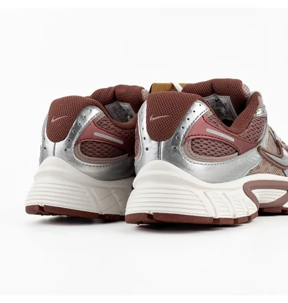 Кросівки жіночі Nike V5 Rnr Bordo HQ7901-200