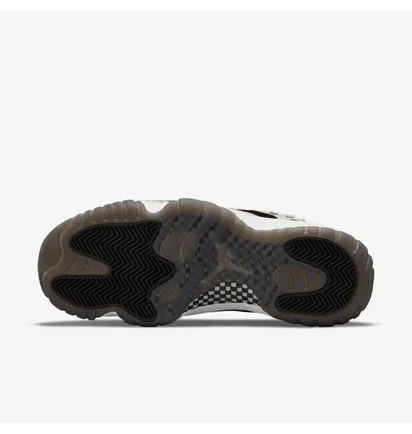 Кроссовки женские Air Jordan 11 Retro Black/White AR0715-010