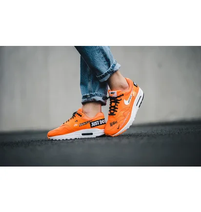 Кроссовки женские Nike Wmns Air Max 1 Lx Orange 917691-800