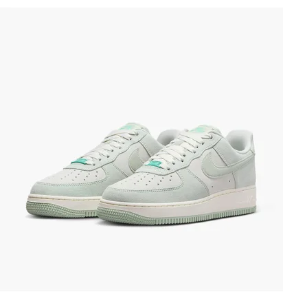Кроссовки женские Nike Wmns Air Force 1 07 Se Green HQ1497-099