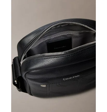 Сумка чоловіча Calvin Klein Emblem Embossed Reporter Bag Black LV04D3331GUB1