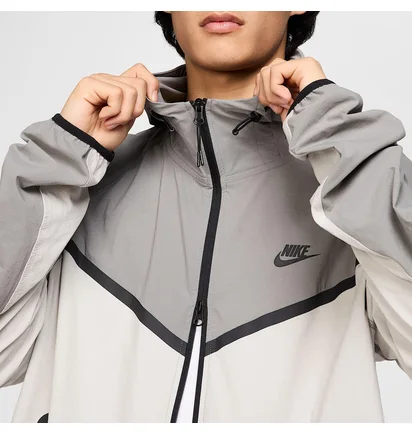 Вітровка чоловіча Nike Tech Woven Grey HM7151-014