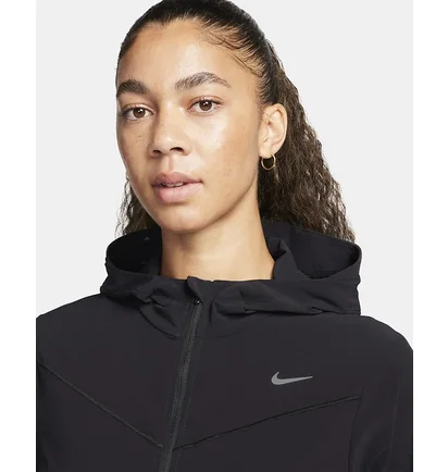 Вітровка жіноча Nike Swift Uv Black FB7480-010