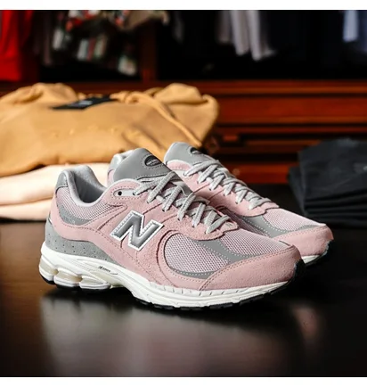 Кроссовки унисекс New Balance 2002R Pink M2002RFC