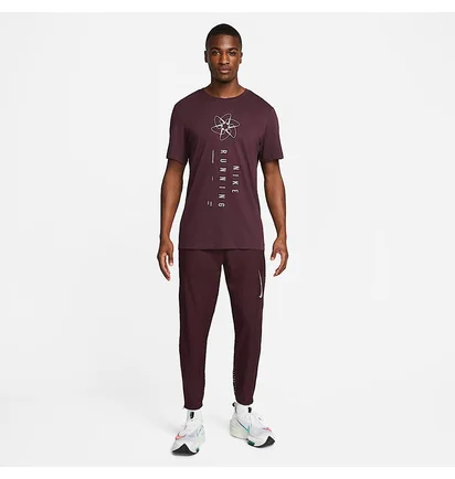 Футболка чоловіча Nike Dri Fit Run Division Running Tee Bordo DM5387-652