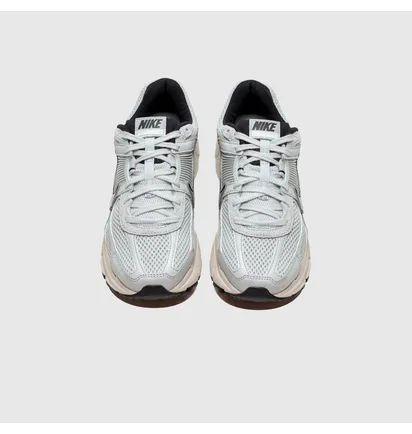 Кросівки жіночі Nike Wmns Zoom Vomero 5 White FN6742-002
