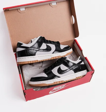 Кроссовки женские Nike Dunk Low Lx White/Black FJ2260-003