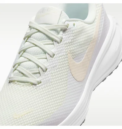 Кросівки жіночі Nike Revolution 8 White HJ8485-105