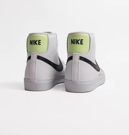 Кросівки дитячі Nike Blazer Mid 77 Grade School Lifestyle Shoes White DA4086-109