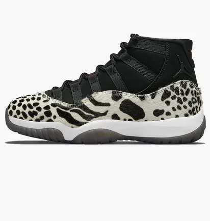 Кроссовки женские Air Jordan 11 Retro Black/White AR0715-010
