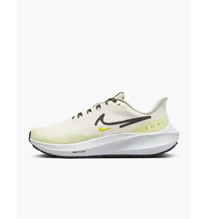 Кросівки жіночі Nike Pegasus Shield Weatherized Road Running Shoes Beige DO7626-100
