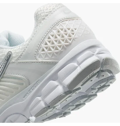 Кросівки жіночі Nike Air Zoom Vomero 5 White/Metallic HF7723-100