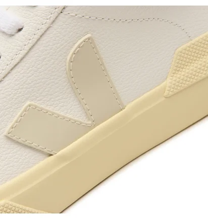Кроссовки женские Veja Minotaur Chromefree Leather White TR0502918A