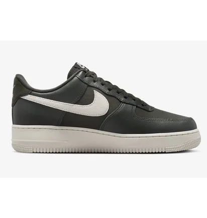Кросівки чоловічі Nike Air Force 1 07 Lx Olive DV7186-301