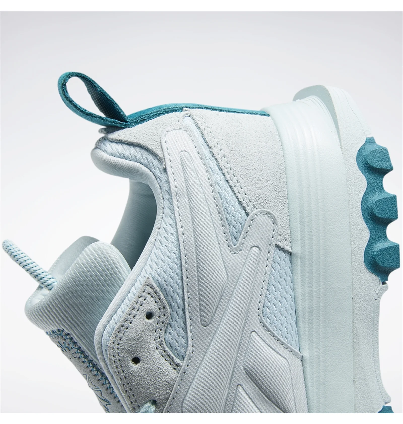 ᐉ Кросівки жіночі Reebok Cardi B Classic Leather V2 Light Blue
