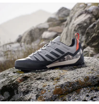 Кросівки унісекс Adidas Terrex Swift Solo 2.0 Hiking Grey ID3449