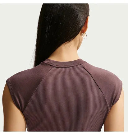 Футболка женская Nike Sportswear Chill Knit Tight Short-Sleeve Ribbed Bordo IF0242-502