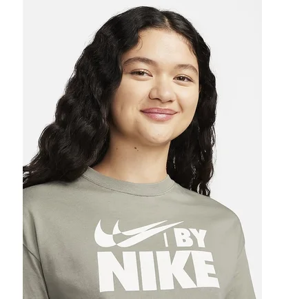 Футболка женская Nike T-Shirt Sportswear Grey FZ4635-053