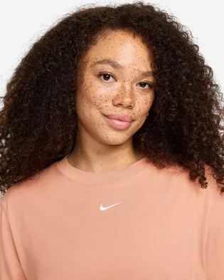 Футболка женская Nike W Nsw Tee Essntl Lbr Orange FD4149-212